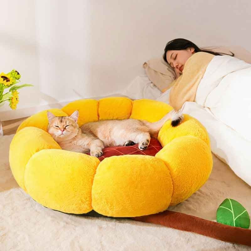 Sunflower Cat Nest Bed – Soft Velvet Pet Mat for Cats & Small Dogs – Cozy, Cute & Washable Pet Lounge