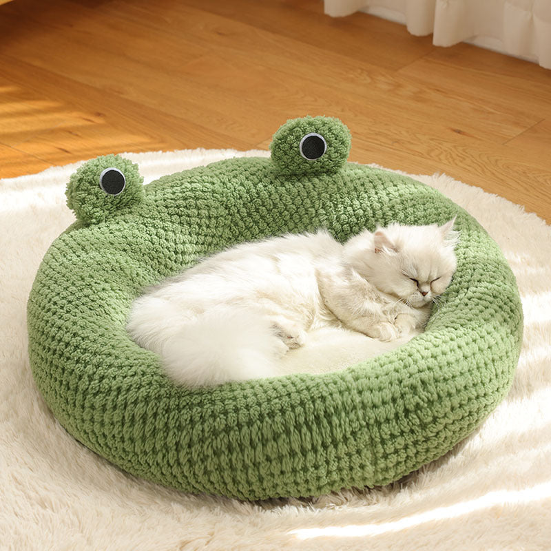 Frog Haven™ Plush Pet Cave – Cozy Winter Bed for Small Cats & Dogs (Up to 5kg)